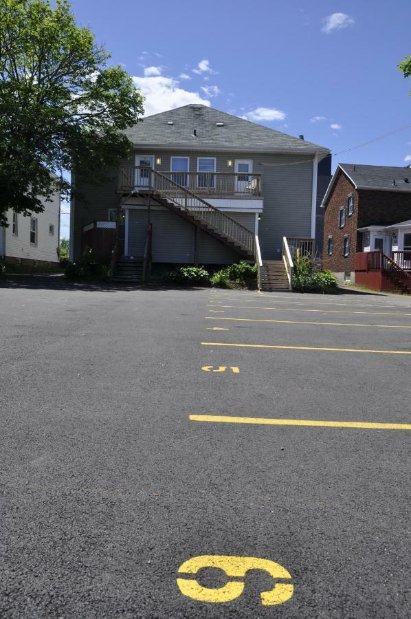 Moncton Suites - Apartments Across Georges Dumont Exterior foto